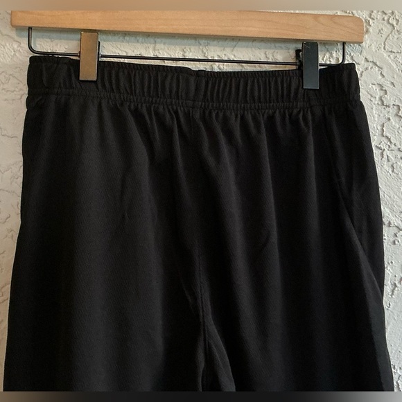 Boys Old Navy Active Black Go-Dry Shorts - Picture 7 of 9